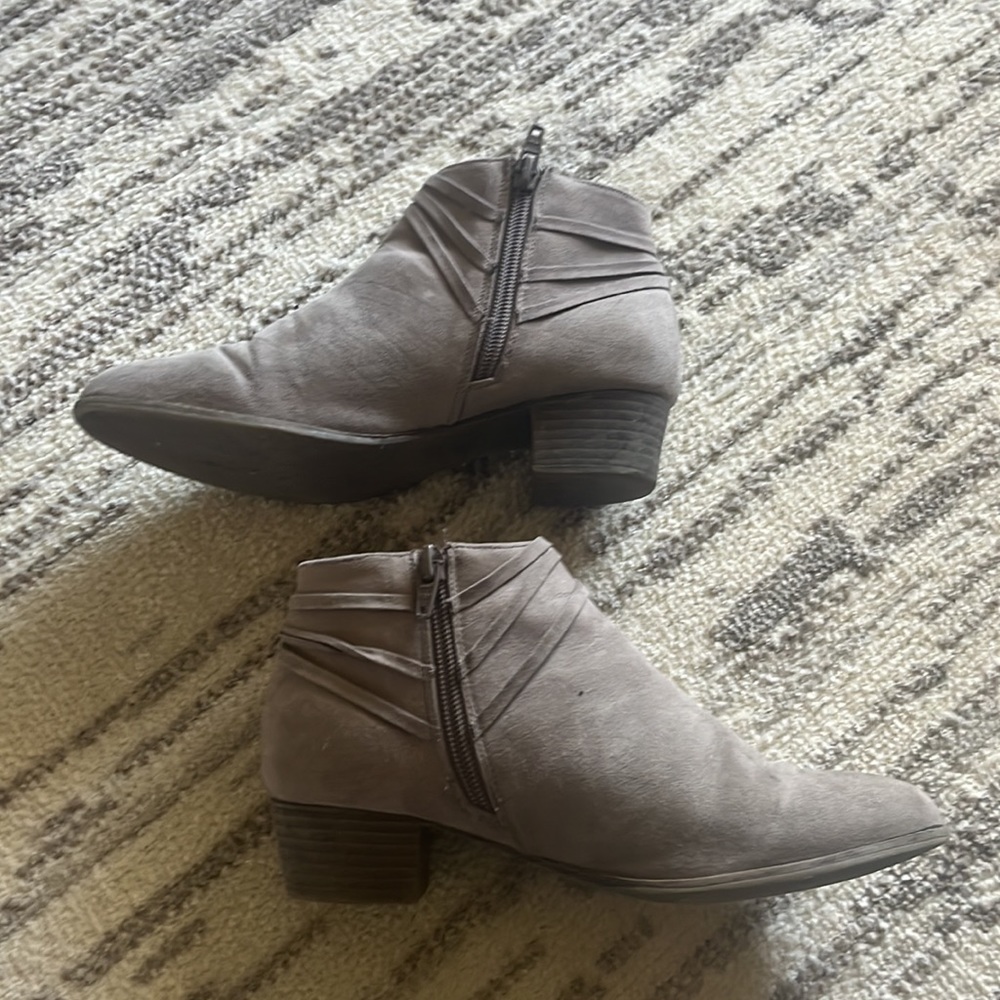 Boots - Picture 3 of 6
